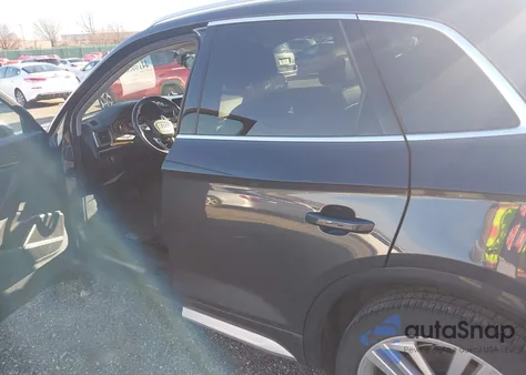 2018 Audi Q5 2.0T Premium/2.0T Tech Premium z USA, uszkodzony, nr VIN WA1BNAFY6J2181019